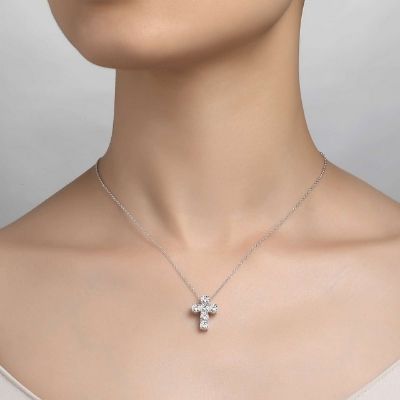 1.5 ct tw Cross Pendant Necklace